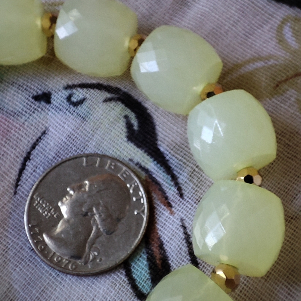 Lemoncello Lemonade Faceted Pale Lemon Yellow Faceted Lucite Necklace Vintage - Picture 5 of 15